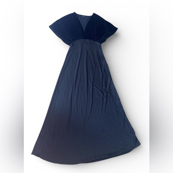 CeCe Women's V-Neck Dolman Sleeve Ball Gown - Picture 4 of 8